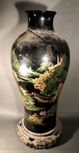 CHINE. Grand VASE balustre en bois laqué à décor o…