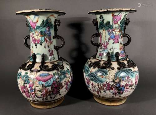 CHINE, Nankin. Paire de VASES à panse basse et col…