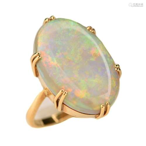 Opal, 18k Yellow Gold Ring.