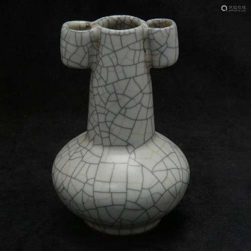 Chinese Ge Type Arrow Vase.