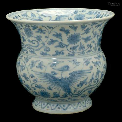 Ming Blue And White 'Phoenix' Zhadou Of rounded body