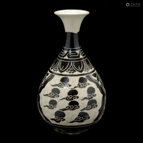 Cizhou Carved Sgraffiato Yuhuchun Vase the pear-shaped