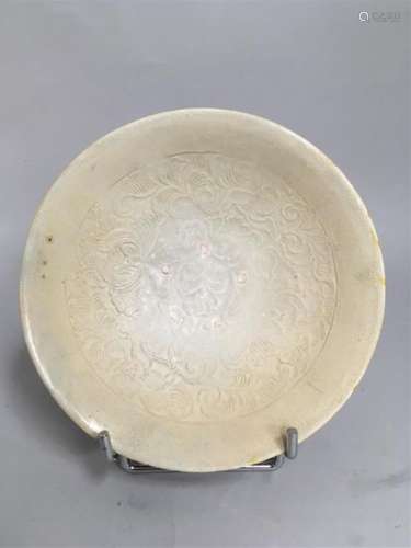 Coupe de type Qinbai en céramique à décor moulé so…