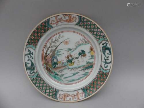 Assiette en porcelaine et émaux polychromes de la …