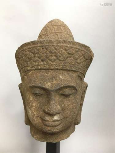 Tête de Bouddha de style Angkorien en pierre rcons…