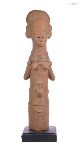Statue de femme \nTerre cuite orangée \nAfrique, Nig…