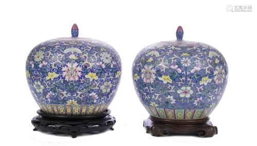 CHINE fin XIX ème \nPaire de vases boules en porcel…