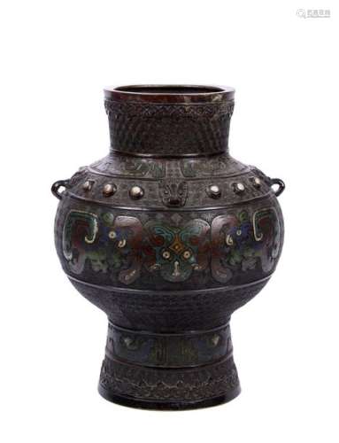 JAPON XIX ème \nVase en bronze de style archïque de…