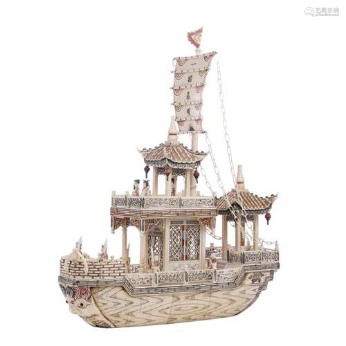 CHINE XX ème \nMaquette de bateau princier avec per…