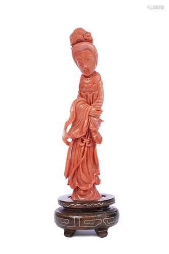 CHINE \nGuanyin en corail \nH. : 11 cm