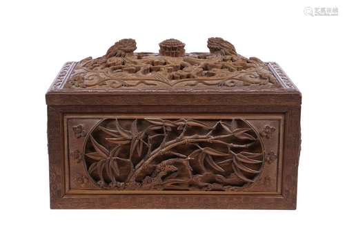 VIETNAM XIX ème \nCoffret en bois sculpté en haut r…