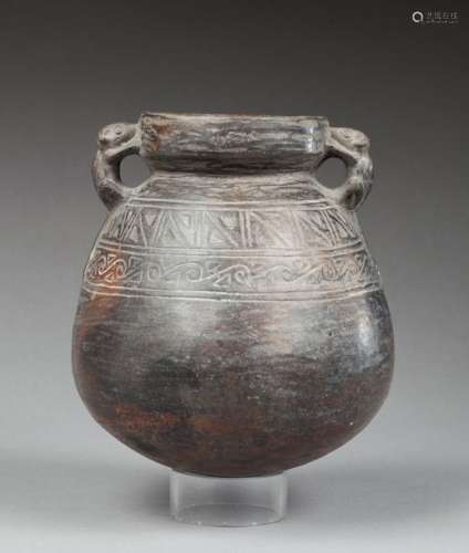 Vase à deux anses \nTerre cuite brune \nChimu, 1100 …