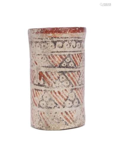 Vase cylindre à décor de symboles circulaires et l…