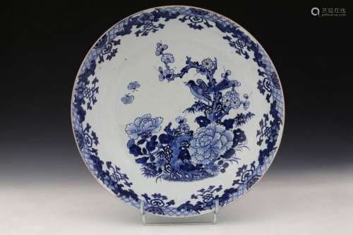 CHINE XVIIIème siècle GRAND PLAT en porcelaine bla…