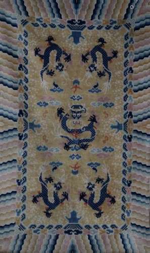CHINE Vers 1900 TAPIS en laine à décor de 5 dragon…