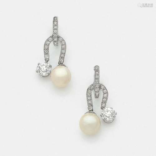 1960s Pair of fine pearl earringsThe pear shaped f…