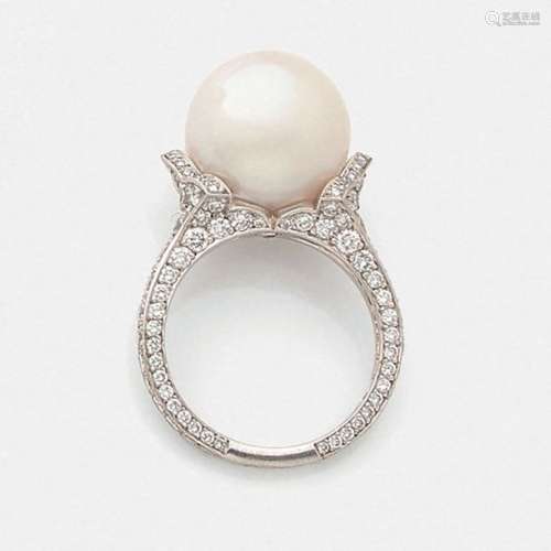 CARTIERMAGNIFICATION RING CULTURAL PEARL She wears…