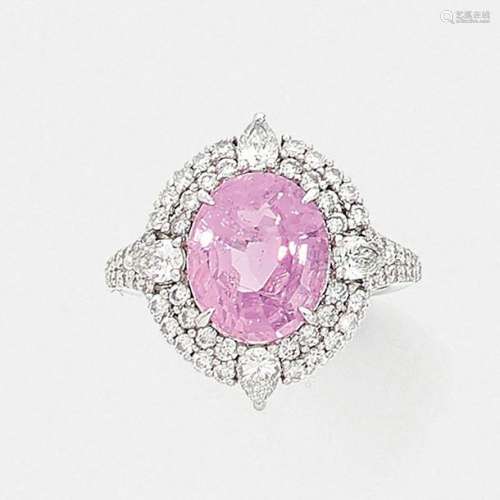 RING SAPHIR ROSEElle is adorned with an oval pink …