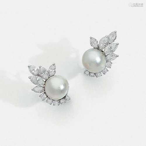 1950's Pair of fine pearl earringsThe fine pearl b…