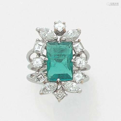 1960s Ring rectangular emerald surround ring It is…