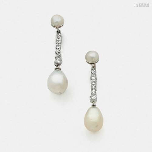 Pair of fine pearl earringsIt consists of a pear s…