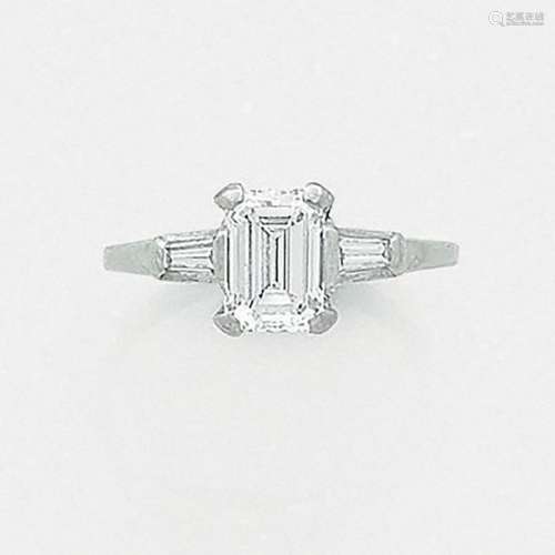 SOLITARY DIAMOND RINGS It is adorned with a rectan…