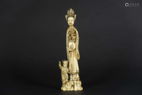 Antieke Chinese sculptuur in ivoor : \