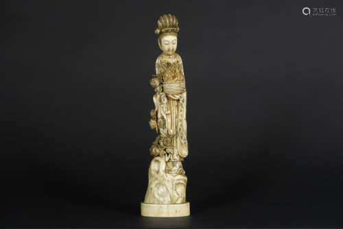 Antieke Japanse sculptuur in ivoor : \