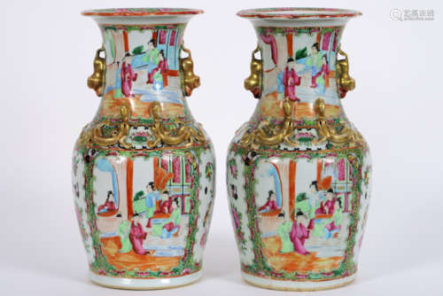 Paar negentiende eeuwse Chinese vazen in porselein…