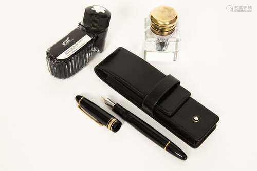 MONTBLANC set met een pen, etui, inktpot en inkt g…