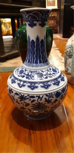 BLUE AND WHITE GUANG XU PATTERNED VASE