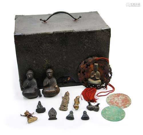 LACQUER BOX WITH SMALL BRONZE BUDDHA / BRONZE MIRR