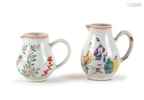 PAIR OF PORCELAIN FAMILLE ROSE MINI PITCHERS