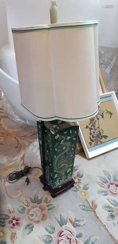 QING DYN FAMILLE VERTE SQUARE VASE DRAGON LAMP