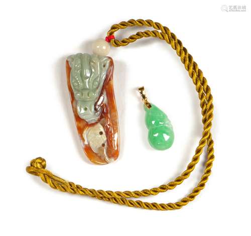 PAIR OF JADE PENDANTS