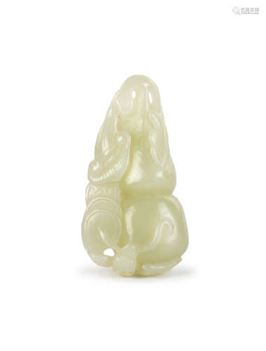 A CARVED JADE DOUBLE GOURD PENDANT