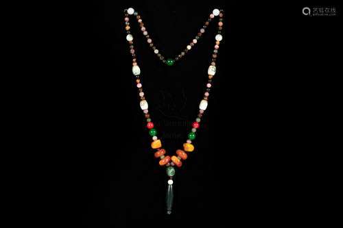 A STRING OF TOURMALINE, JADE, BEESWAX AND CORAL BEADS NECKLACE