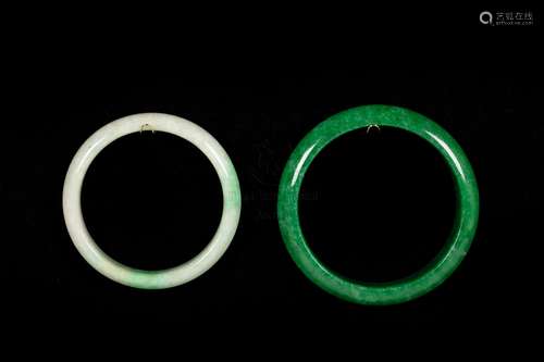 A PAIR OF JADEITE BRACELETS WITH CERTIFIED