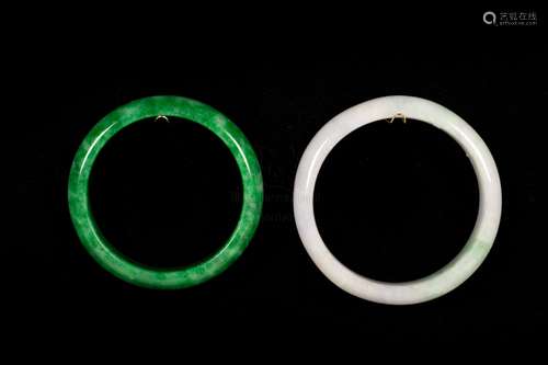 A PAIR OF JADEITE BRACELETS WITH CERTIFIED