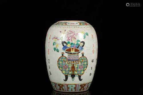 A FAMILLE ROSE PORCELAIN VASE