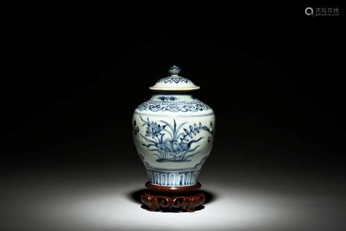 A BLUE AND WHITE 'FLOWERS' JAR WITH COVER