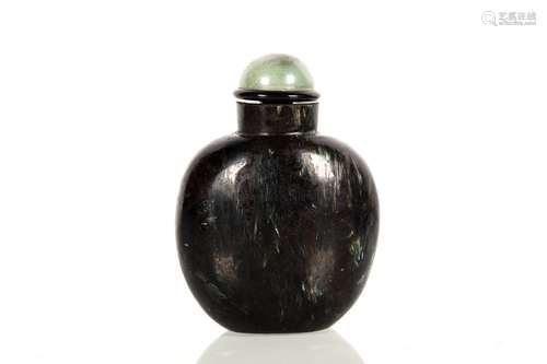 A GLASS SNUFF BOTTLE