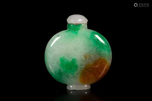 A JADEITE SNUFF BOTTLE