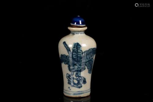 A BLUE AND WHITE MOLDED 'FIGURAL' PORCELAIN SNUFF BOTTLE