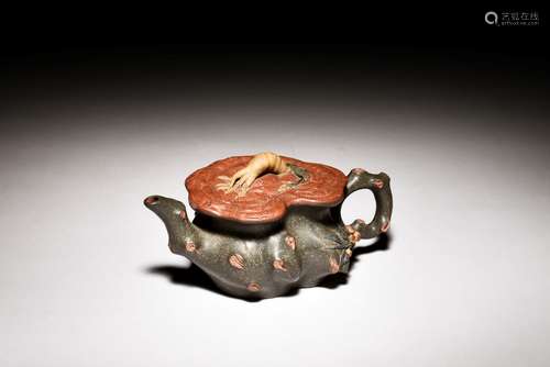 JIANG LIAOTING: YIXING ZISHA 'LINGZHI' TEAPOT