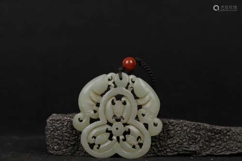 A WHITE JADE OPENWORK 'FISH' PENDANT PLAQUE