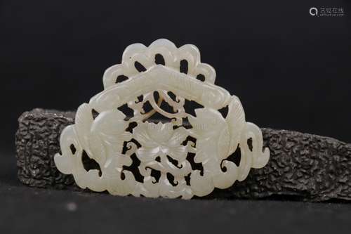 A WHITE JADE OPENWORK PLAQUE