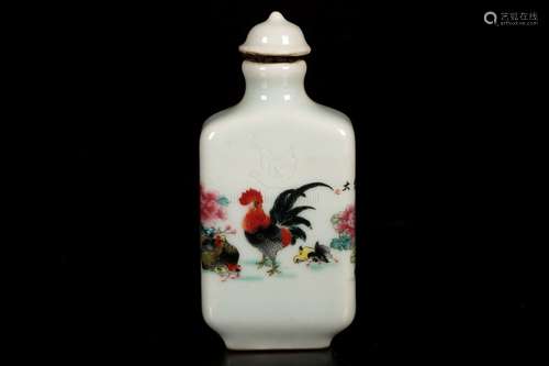 A FAMILLE ROSE MOLDED 'ROSTER' PORCELAIN SNUFF BOTTLE