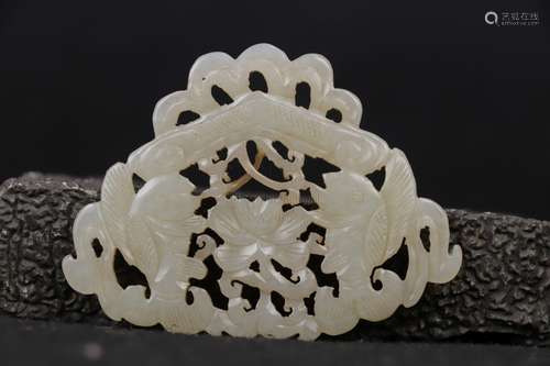 A WHITE JADE OPENWORK 'DOUBLE-FISH' PLAQUE