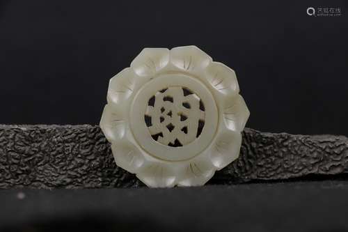 A WHITE JADE LOBED-PETAL OPENWORK PLAQUE